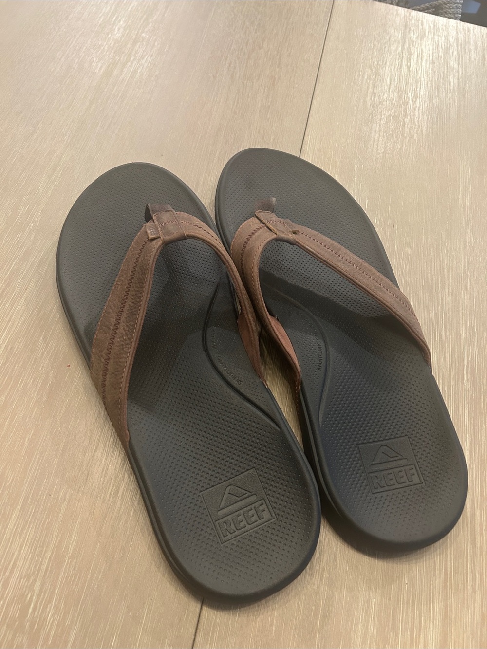 Reef Men’s Brown and Black Leather Thong Sandals